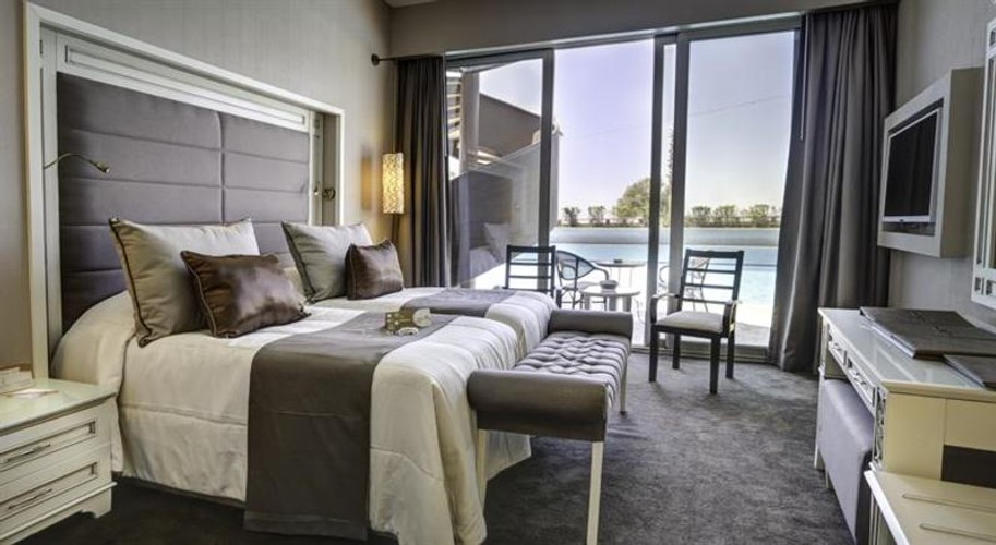 Deluxe Oda, Havuz Manzaralı