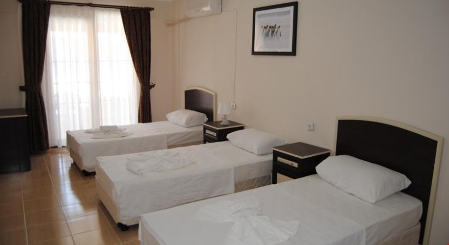 Balkonlu Oda (3 Kişilik, Balkonlu)