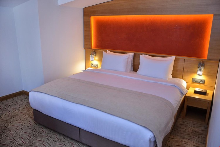 Standart Oda, Kara Manzaralı