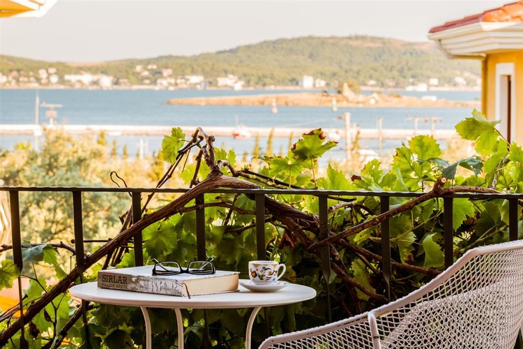 Kara Ya Da Deniz Manzaralı