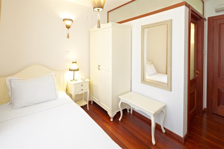 Economy Room (1 Person)