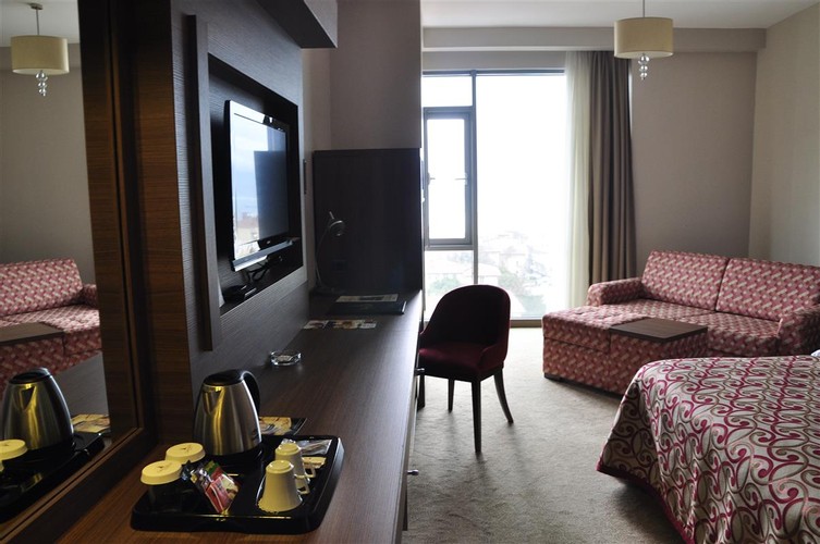 Standart Oda, Kara Manzaralı