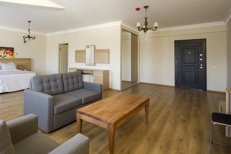 Suit Oda, Bahçe Manzaralı