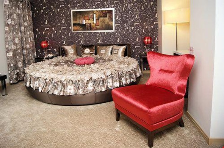 Honeymoon Suite Room