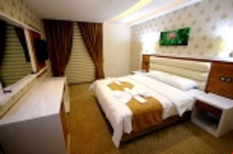 Queen Suite Room