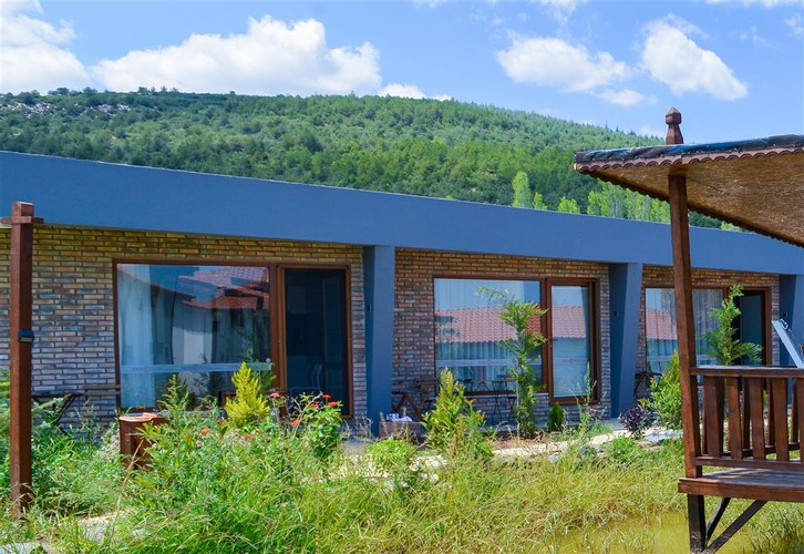 Yapay Göl Manzaralı