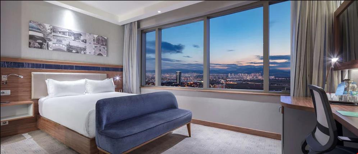 Queen Oda, Şehir Manzaralı