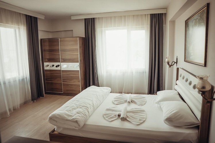 Aile Odası, Bahçe Manzaralı