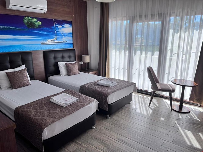 Aile Odası, Havuz Manzaralı