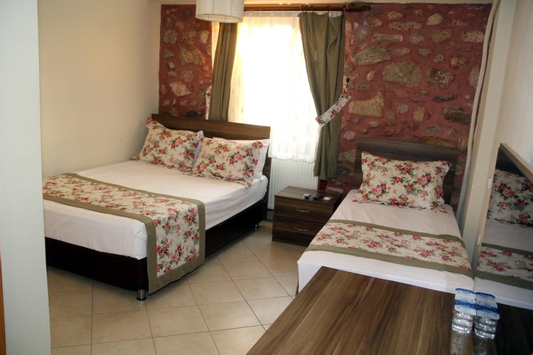 1 Tek Yataklı 1 Double Yataklı Oda