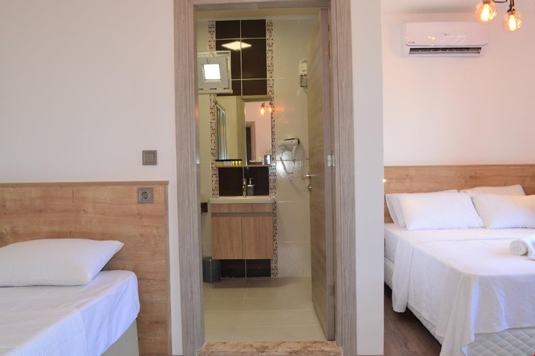 Standart Oda, Şehir Manzaralı (3 Kişilik, Balkonlu)