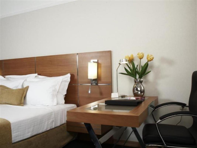 Deluxe Room (1 Person)