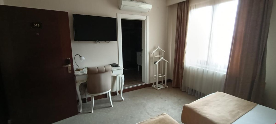 Luxury Room, Land View