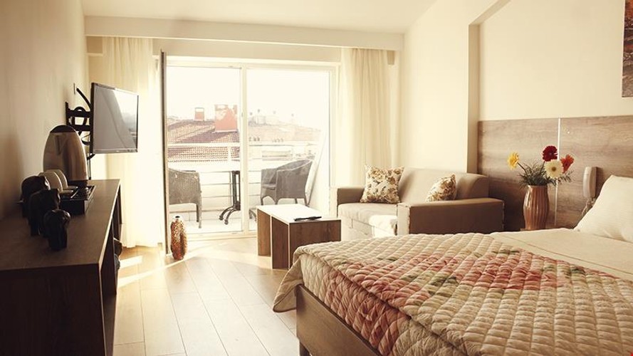 Deluxe Room (Balcony)