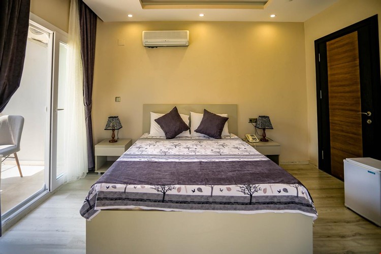 Economy Room, Mountain View