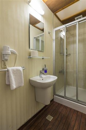 Comfort Room, Garden View