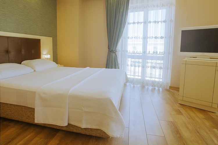 Deluxe Room, Land View