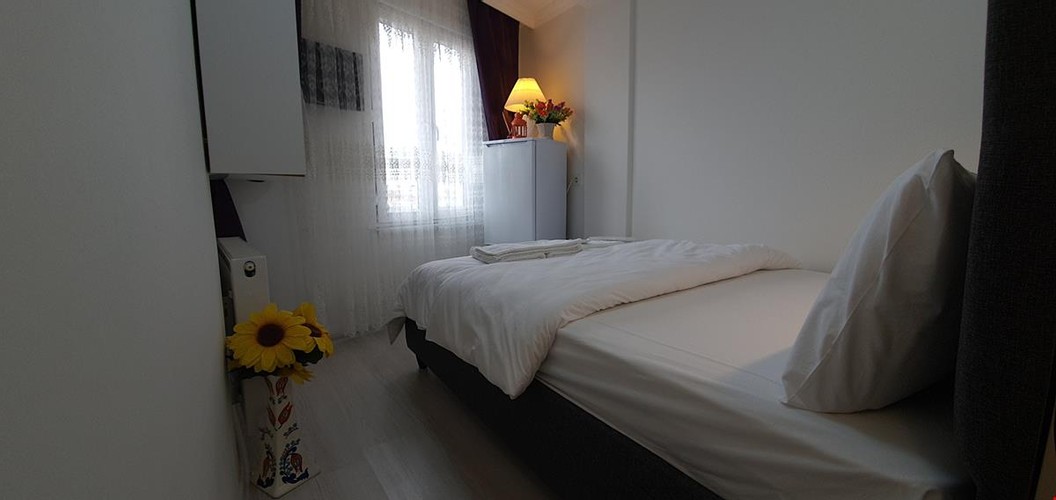 Junior Room, Land View