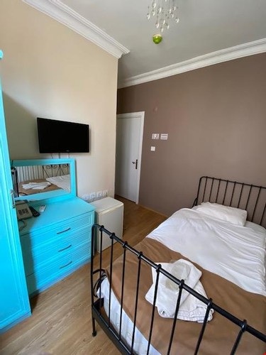 Economy Room (1 Person)