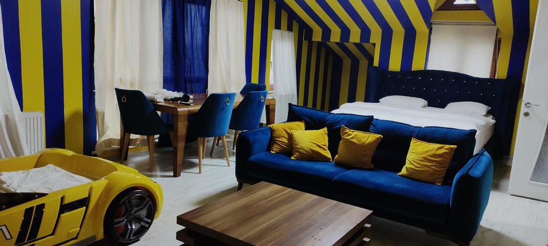 Aile Odası, Bahçe Manzaralı