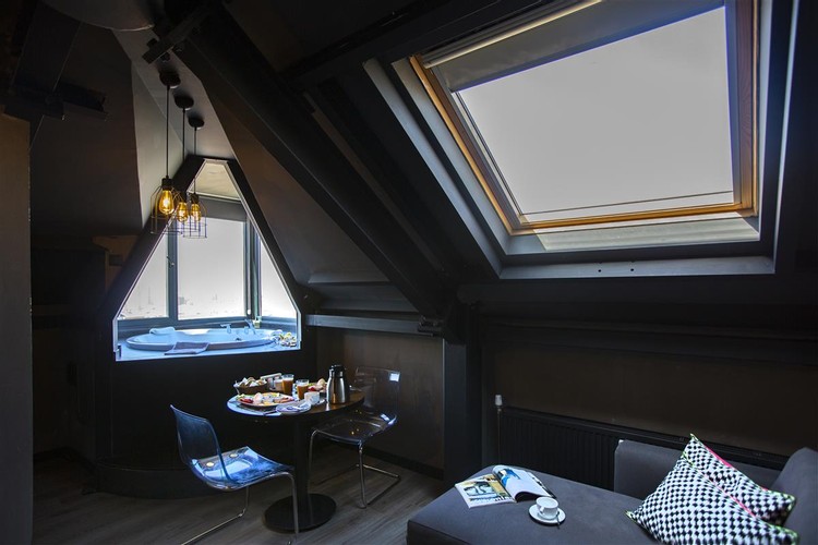 Corner Suit Oda, Kara Manzaralı