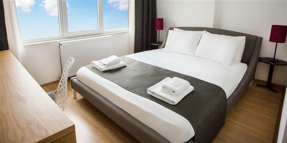 Deluxe Room (3 Person)