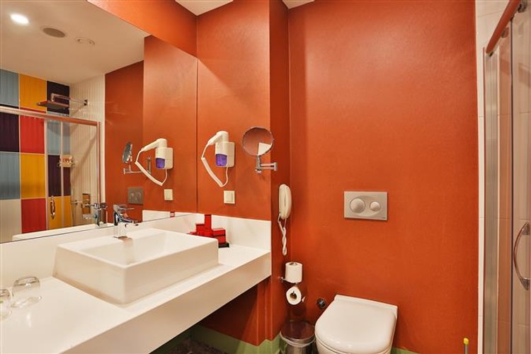 Deluxe Room (3 Person)