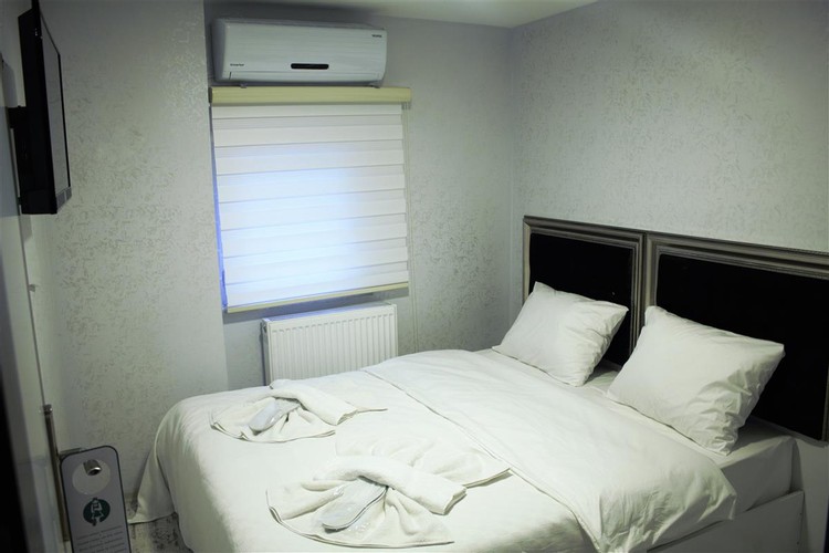 Tek Kişilik Oda (1 Kişilik, Banyolu, Ortak Banyo)