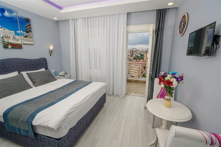 Deluxe Room, Pool View