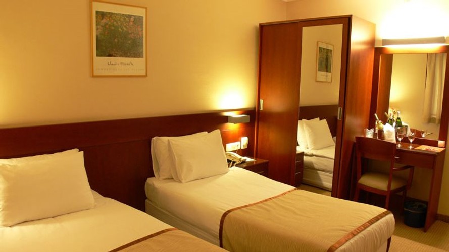 Single Room (1 Person)