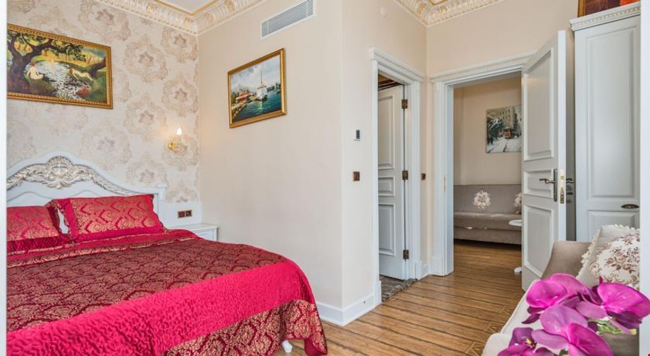 Suit Oda, Kara Manzaralı