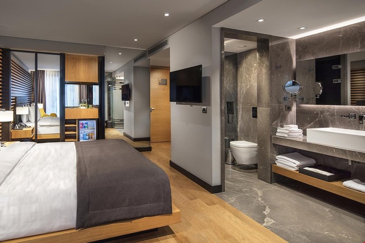 Deluxe Oda, Kara Manzaralı