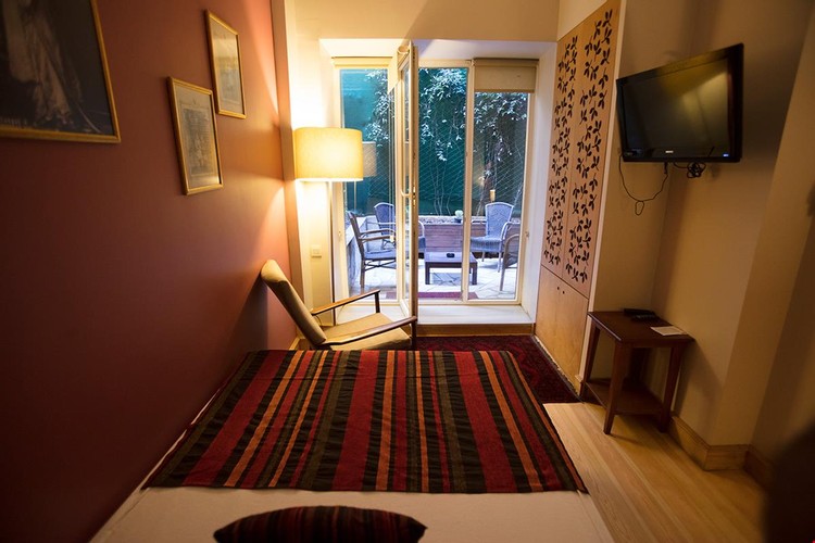 Garden Room, Garden View