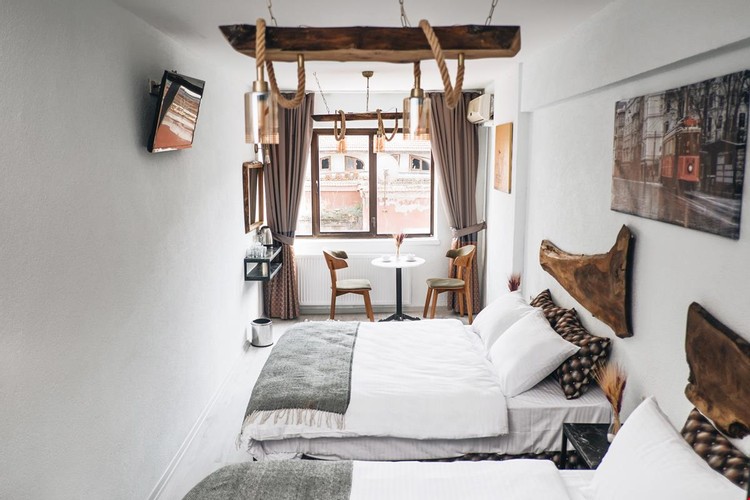 Luxury Room, Land View