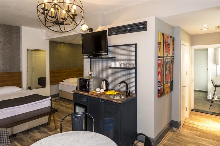 Aile Suit Odası (Balkonlu)