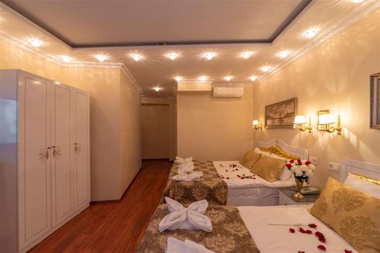 Aile Suit Odası (Balkonlu)