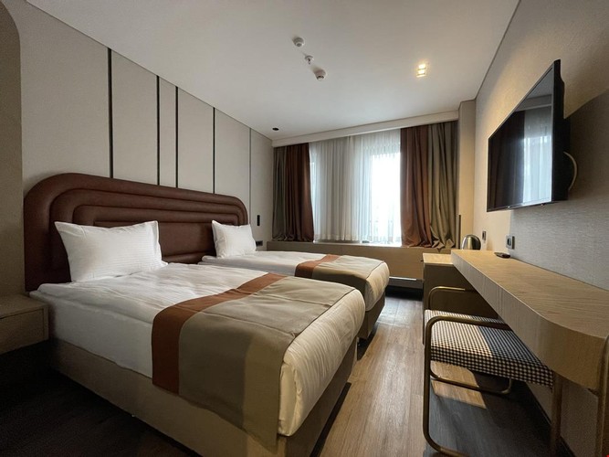 Deluxe Room (3 Person)