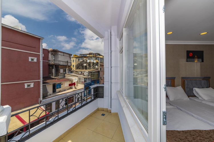 Family Room (Balcony)