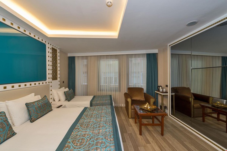 Superior Room (3 Person, Balcony)