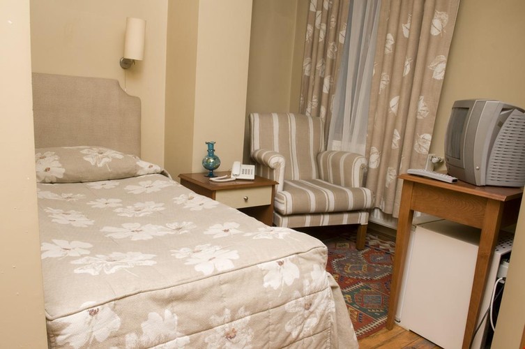 Standard Room (1 Person)