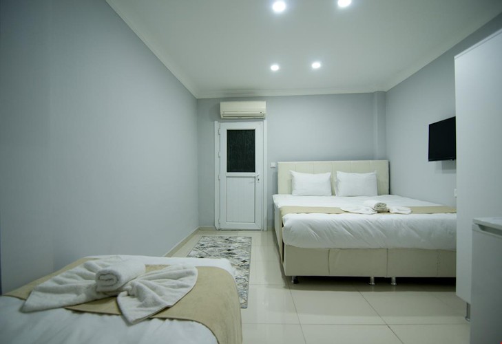 Ekonomik Oda (3 Kişilik, Penceresiz)