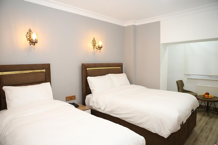 Family Room (3 Person)