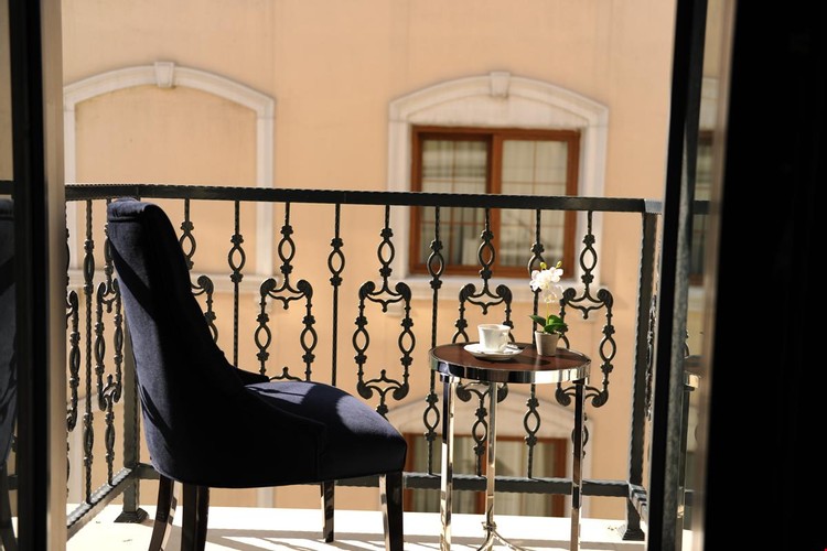 Deluxe Room (Balcony)