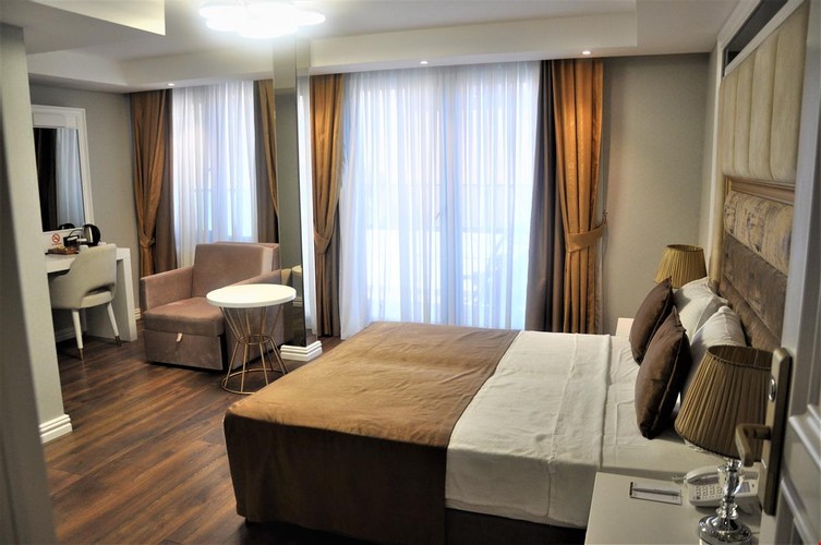 Superior Room (3 Person, Balcony)