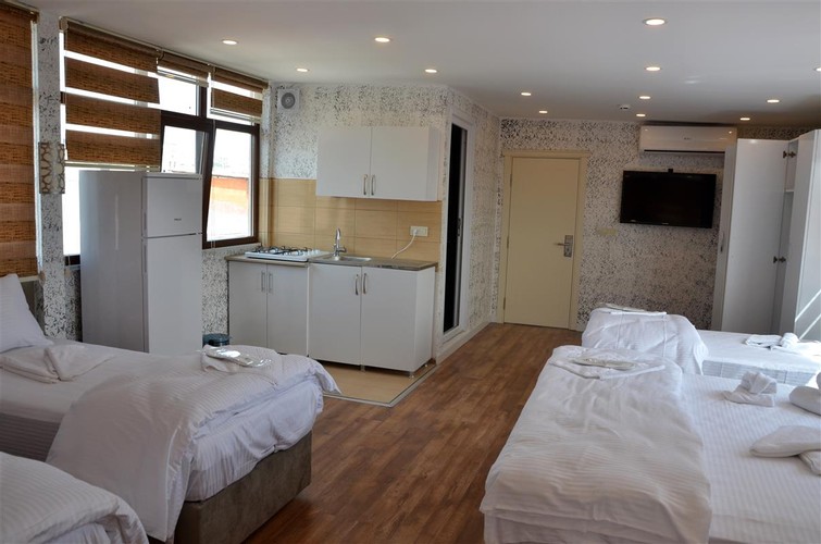 Deluxe Room (3 Person)