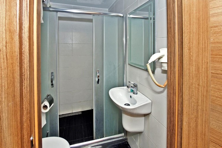 Standard Room (1 Person)