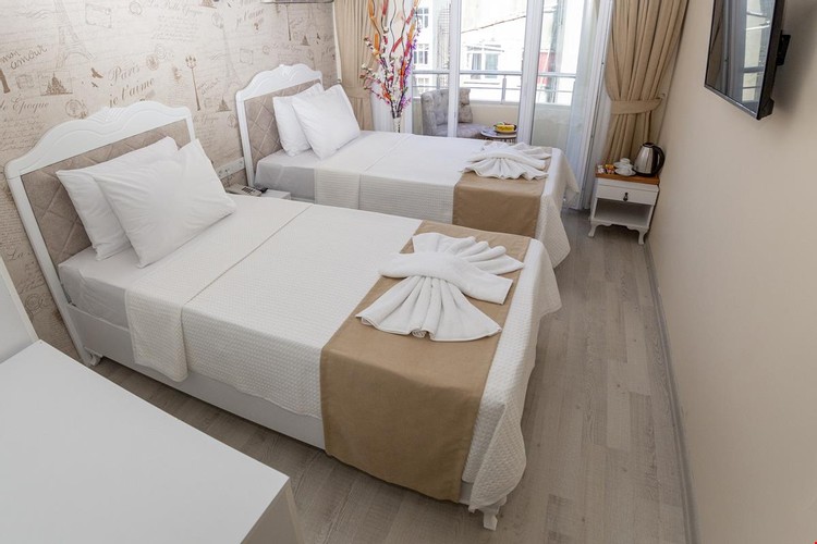 Deluxe Room (Balcony)