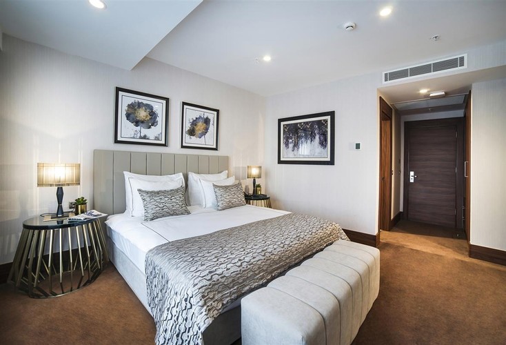 Superior Room, Land View