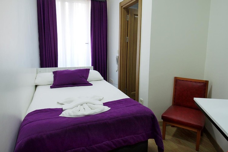 Standard Room (1 Person)