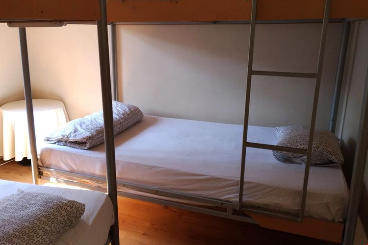 4 Yataklı Paylaşımlı Erkek Odası